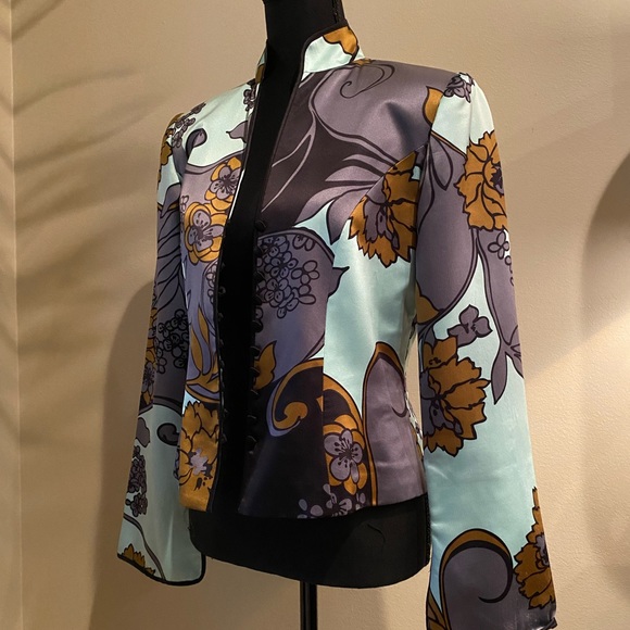 Stunning vintage silk button up top - Picture 8 of 12